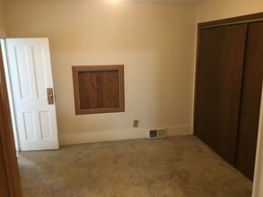 103 Erie St SE-Unit -Main Level in Hutchinson, MN - Building Photo - Building Photo