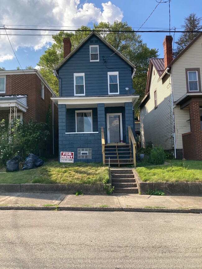 332 W 10th Ave, Unit 332 in Tarentum, PA - Foto de edificio - Building Photo