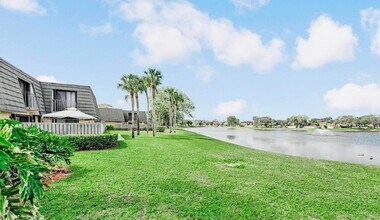 2439 24th Way in West Palm Beach, FL - Building Photo - Building Photo