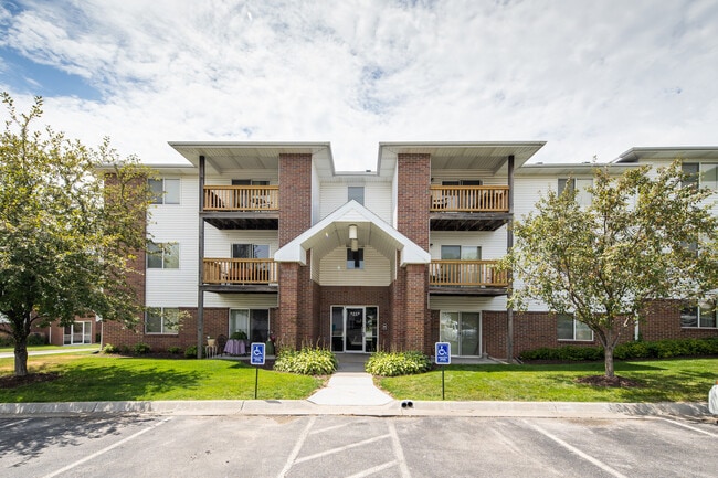 Highland Meadows in Bellevue, NE - Building Photo - Building Photo
