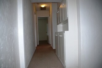 17947 Emelita St in Los Angeles, CA - Building Photo - Building Photo