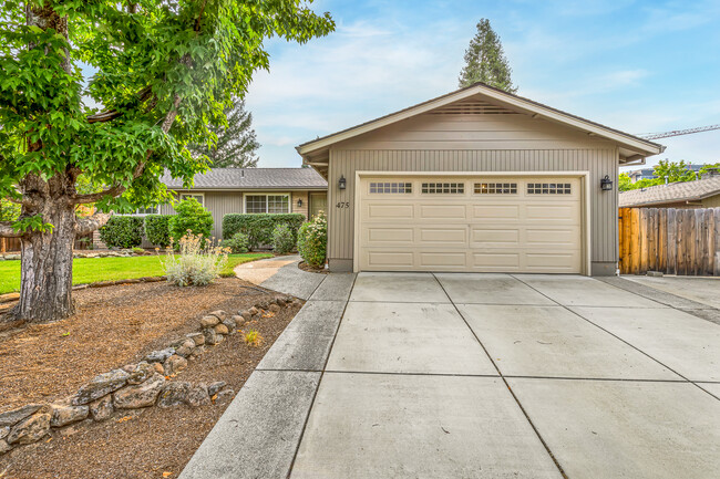 475 Sutter Ave in Medford, OR - Building Photo - Building Photo