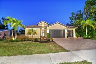 1453 Alhambra Dr in Ft. Myers, FL - Building Photo