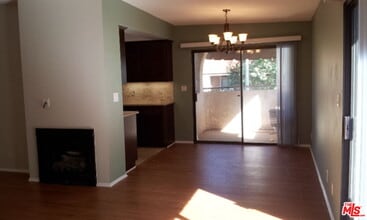 2349 S Bentley Ave in Los Angeles, CA - Building Photo - Building Photo