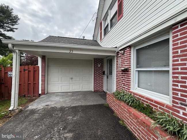 property at 35 Blueberry Ln
