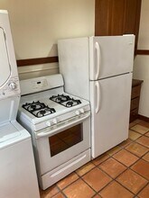 1345 E Topeka St in Pasadena, CA - Foto de edificio - Building Photo