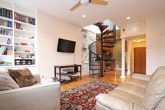 281 Beacon St, Unit 12 in Boston, MA - Building Photo - Building Photo