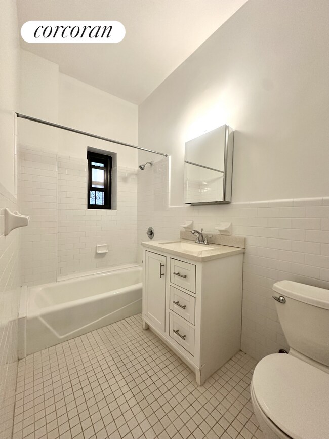 410 W End Ave in New York, NY - Building Photo - Building Photo