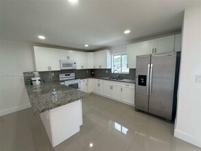 11722 SW 168th Ter in Miami, FL - Building Photo - Building Photo