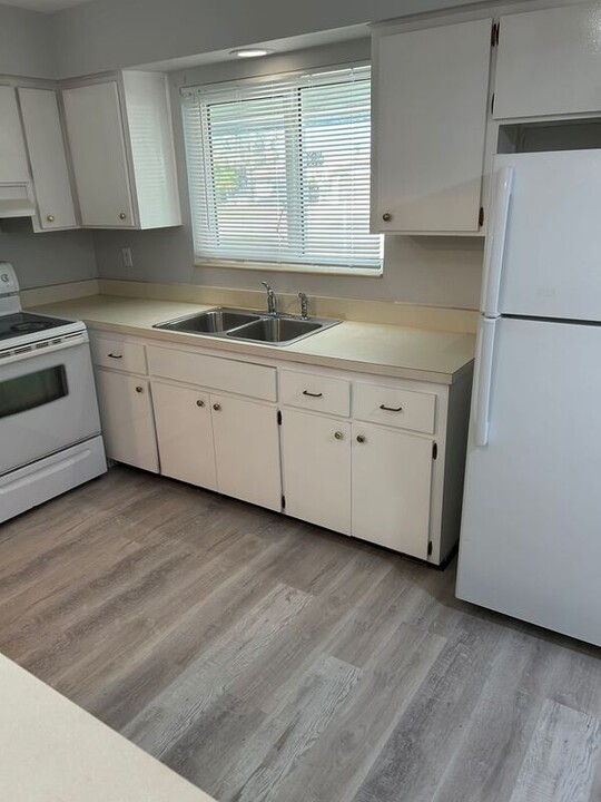 4919 Vincennes St in Cape Coral, FL - Foto de edificio