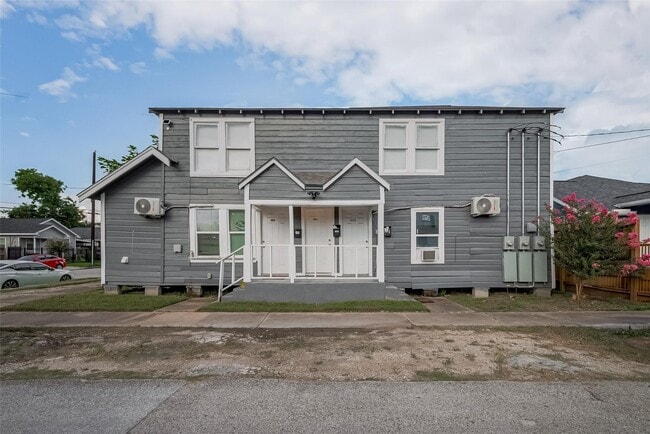 property at 1401 Collier St