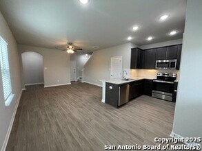 405 Emma Dr in New Braunfels, TX - Building Photo - Building Photo