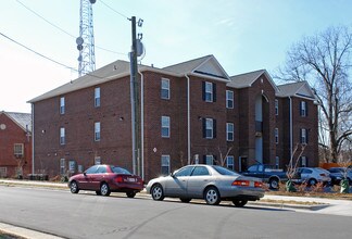 Sterling Park Apartments in Greensboro, NC - Foto de edificio - Building Photo