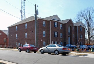 Sterling Park Apartments in Greensboro, NC - Building Photo - Building Photo