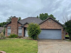 9933 Fox Fair Hollow in Midwest City, OK - Building Photo