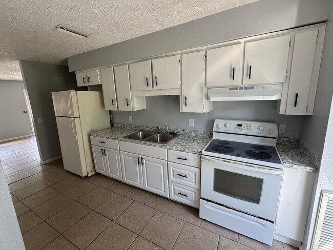 property at 911 N Iowa Ave