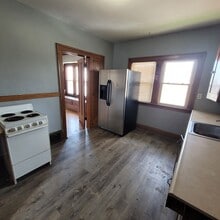 5273 Pearl Rd in Parma, OH - Foto de edificio - Building Photo