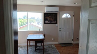 1315 Pennsylvania Ave, Unit Just Outside Downtown in Los Angeles, CA - Building Photo - Building Photo