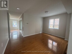 158 Lavery Heights in Milton, ON - Building Photo - Building Photo