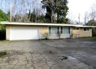 2650 Koos Bay Blvd in Coos Bay, OR - Building Photo - Building Photo