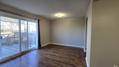 1190 Upper Ottawa St in Hamilton, ON - Building Photo - Building Photo