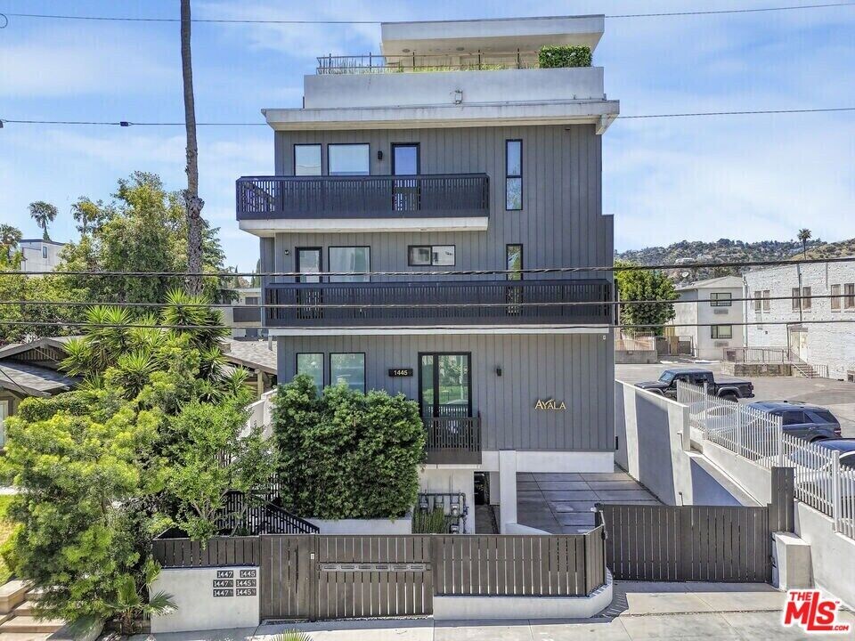 1447 N Martel Ave in Los Angeles, CA - Building Photo