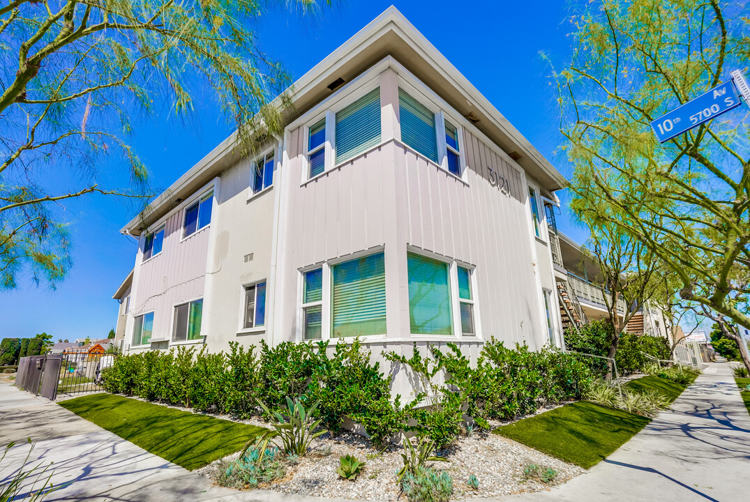 3121 W Slauson Ave in Los Angeles, CA - Building Photo