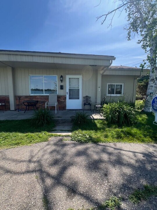 9237 N River Rd in Clay Township, MI - Building Photo