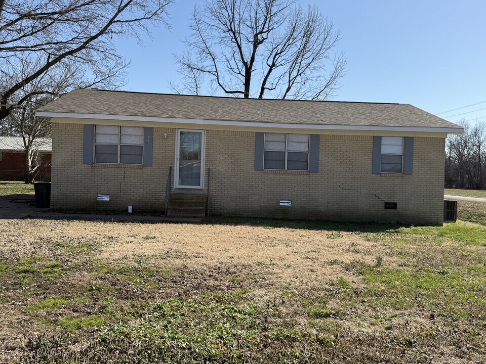 104 Oak Ct in Brownsville, TN - Building Photo