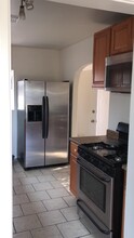 6447 Hesperia Ave, Unit 130 in Los Angeles, CA - Building Photo - Building Photo