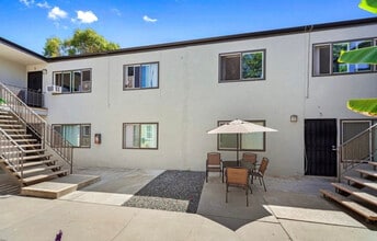 Grand Avenue Apartments in Long Beach, CA - Building Photo - Building Photo