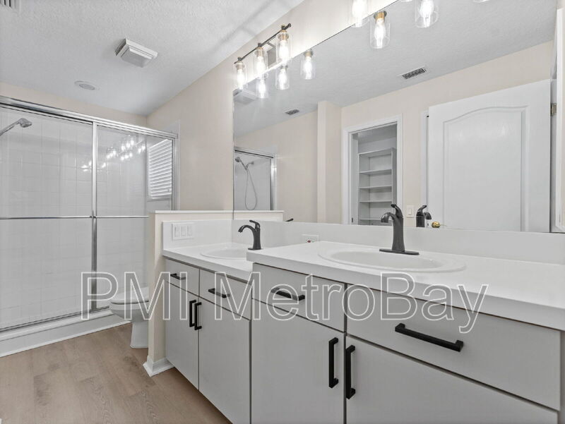 1424 Firewheel Dr in Zephyrhills, FL - Building Photo