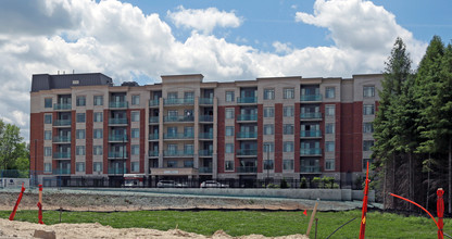 The Meadows of Aurora in Aurora, ON - Building Photo - Building Photo