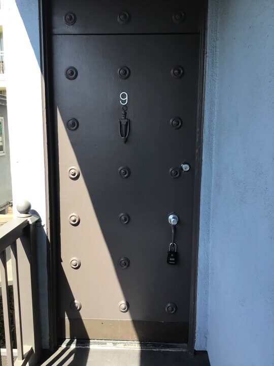 11655 Gorham Ave in Los Angeles, CA - Building Photo