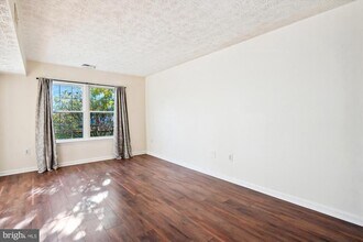 6101 Hoskins Hollow Cir in Centreville, VA - Building Photo - Building Photo