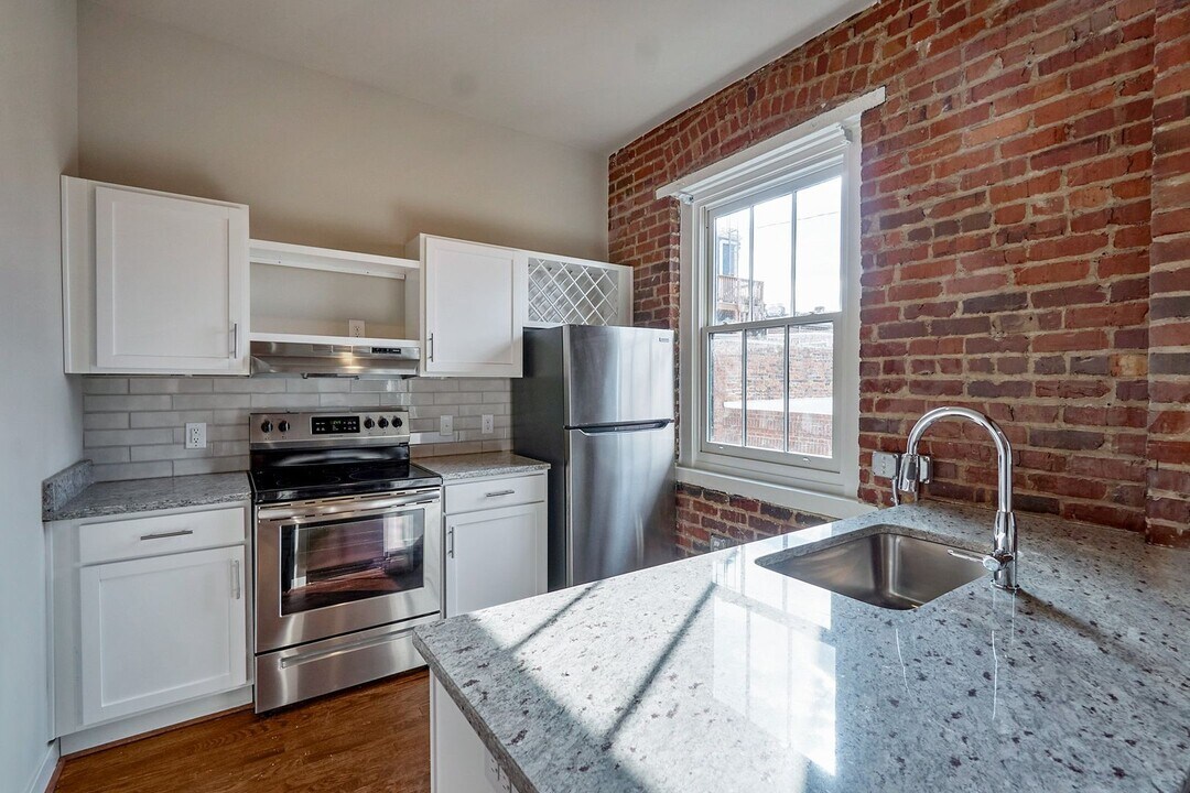 10 Walnut Alley in Richmond, VA - Building Photo