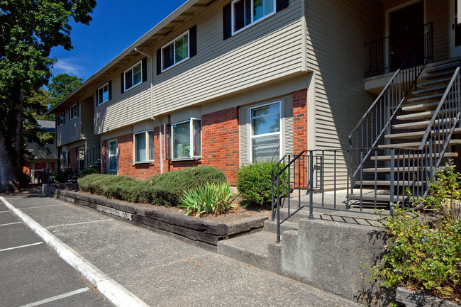 Willamalane in Milwaukie, OR - Foto de edificio - Building Photo