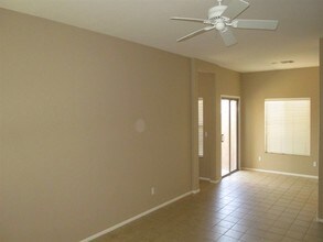 2567 W Amber Sun Dr in Phoenix, AZ - Foto de edificio - Building Photo