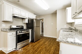 10784 Knotty Pine Pl in Hampton, GA - Foto de edificio - Building Photo