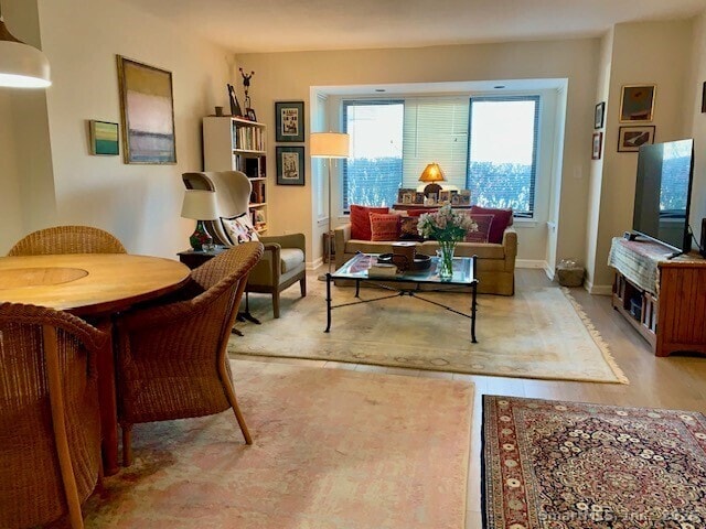 350 Grovers Ave in Bridgeport, CT - Building Photo - Building Photo