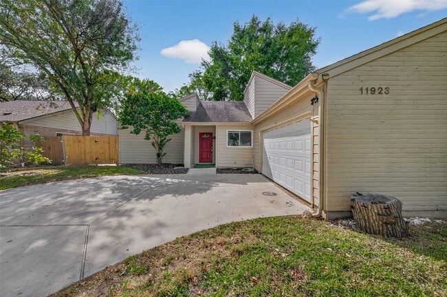 11923 Briar Forest Dr in Houston, TX - Building Photo - Building Photo