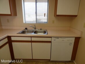 4484 Montalvo St in San Diego, CA - Foto de edificio - Building Photo