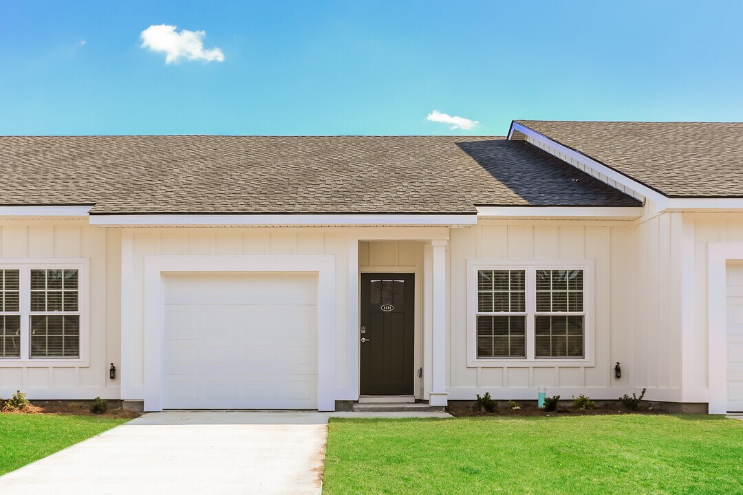 1131 Walker Point Way in Brunswick, GA - Building Photo