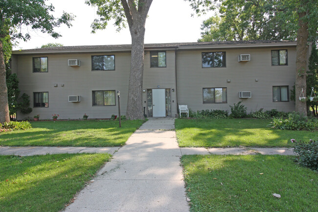 20 Grand Ave, Unit 202 in Kensington, MN - Building Photo - Building Photo