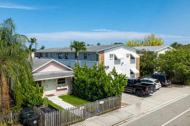 Townsite Apartments & Twelve Condominiums in Lake Worth, FL - Building Photo - Building Photo