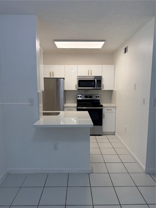 7101 SW 129th Ave in Miami, FL - Building Photo