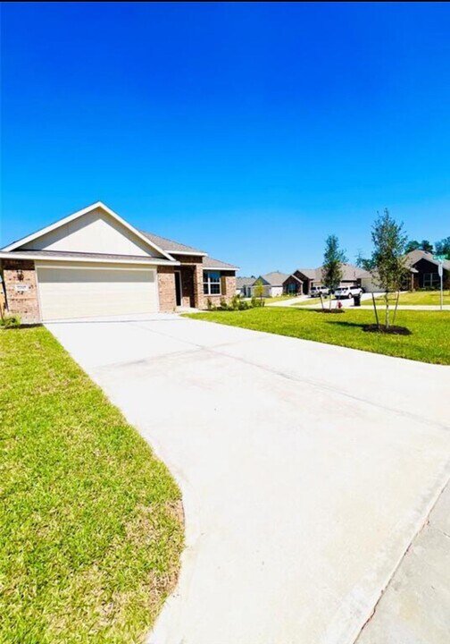 22445 Mountain Pne Dr in New Caney, TX - Building Photo