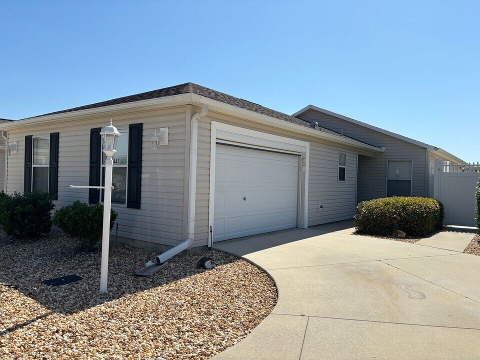 2447 Dundee Terrace in the Villages, FL - Building Photo