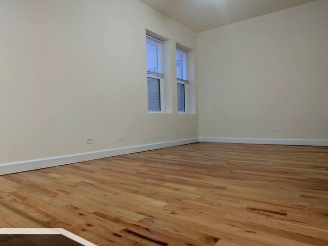 2349 N Drake Ave in Chicago, IL - Building Photo - Building Photo