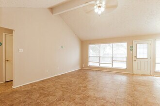 21002 Ironcrest Ln in Spring, TX - Foto de edificio - Building Photo